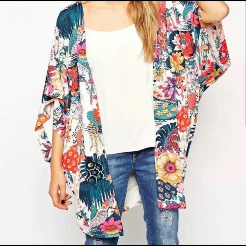 🌸ONLY 1 LEFT🌺ADORABLE OPEN KIMONO 🌸🌺 - Picture 2 of 3